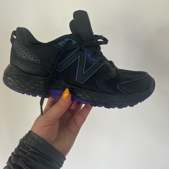 Gently used hiking new balance shoes - Picture 4 of 6